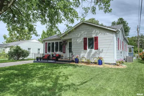 512 7TH ST, Camanche, IA 52730