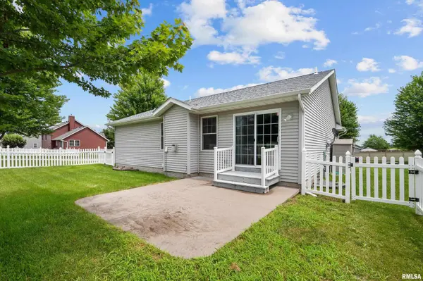 6922 MADISON ST, Davenport, IA 52806