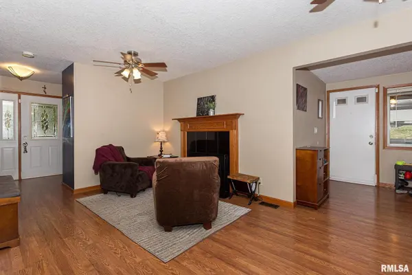4311 WITTMANN DR, Davenport, IA 52806