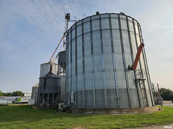 20 MAIN ST, Bennett, IA 52721