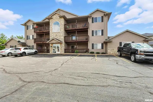 3209 16TH AVE #102, Eldridge, IA 52748