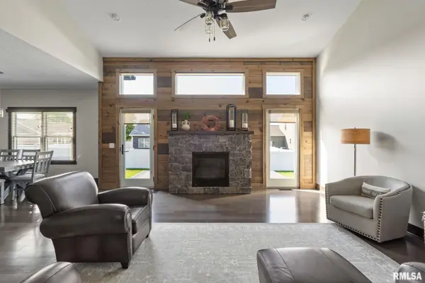 771 Muirfield CIR, Eldridge, IA 52748