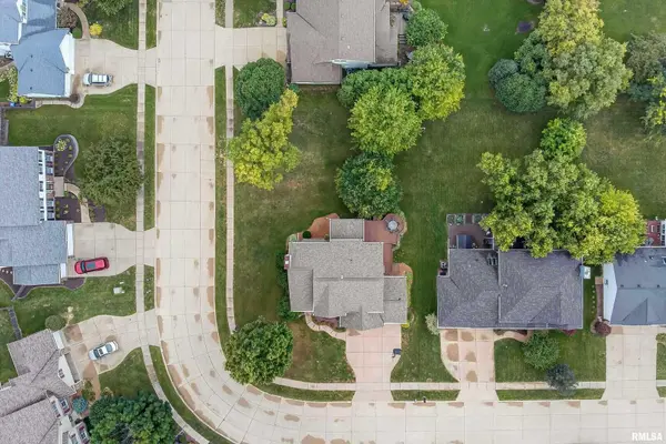 2614 HEATHER GLEN CIR, Bettendorf, IA 52722