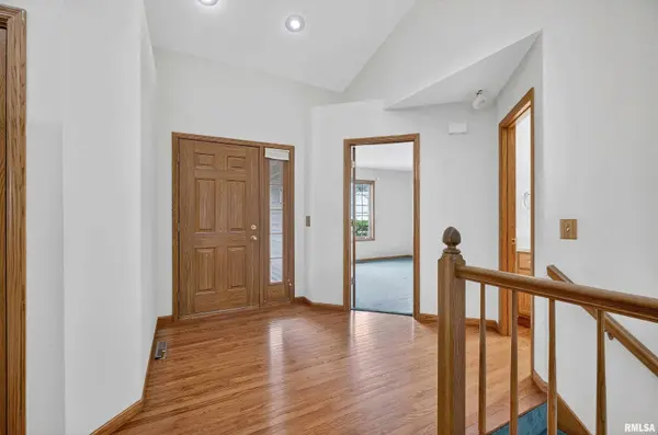 3463 MAPLE GLEN DR, Bettendorf, IA 52722