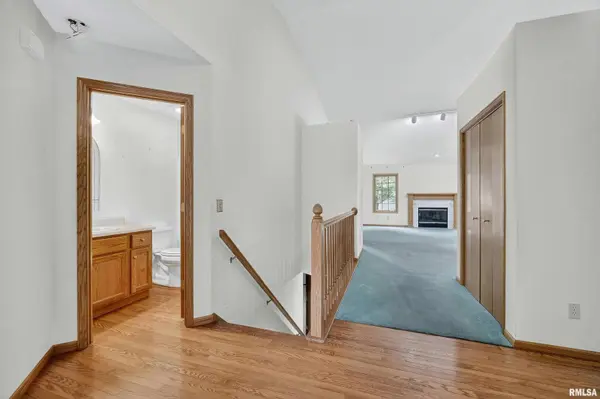 3463 MAPLE GLEN DR, Bettendorf, IA 52722