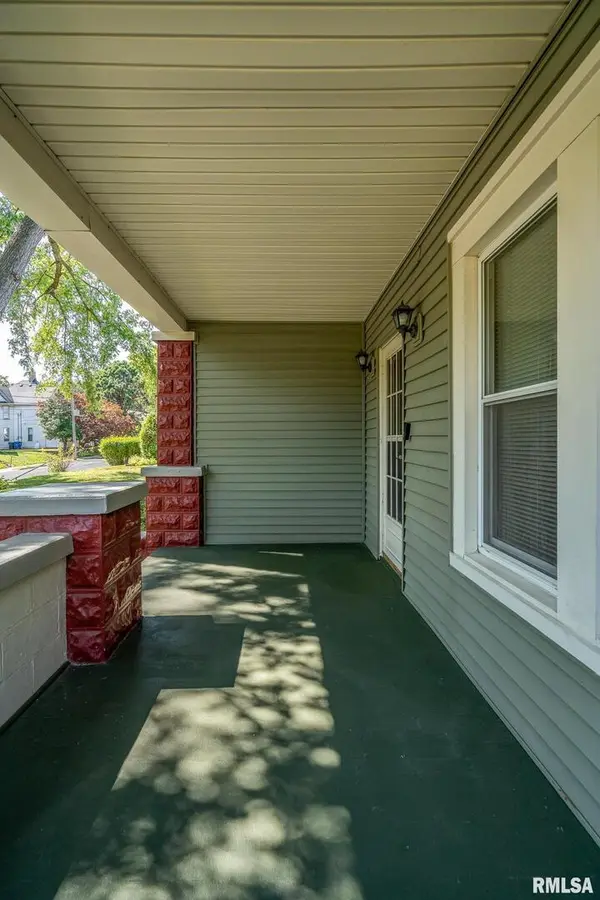 1330 W 12TH ST, Davenport, IA 52804