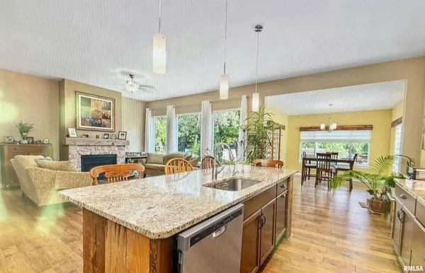 2509 PHEASANT CREEK CIR, Davenport, IA 52807
