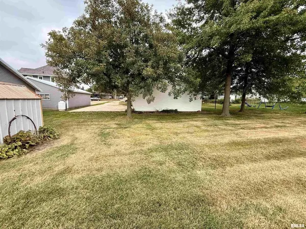 209 GROVE ST, Calamus, IA 52729