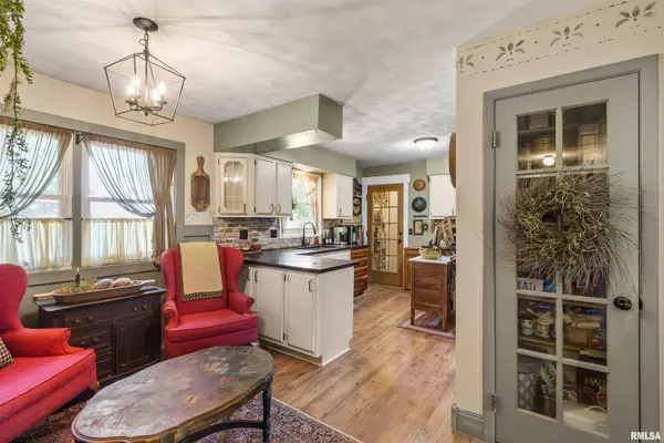 2407 2ND ST, Moline, IL 61265