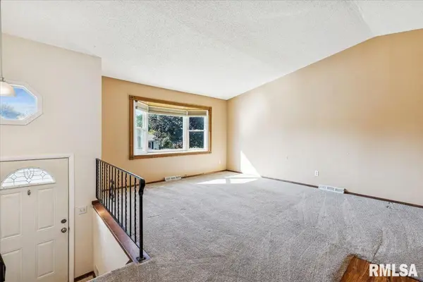 3328 GREENFIELD RD, Bettendorf, IA 52722