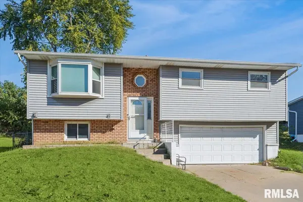 3328 GREENFIELD RD, Bettendorf, IA 52722
