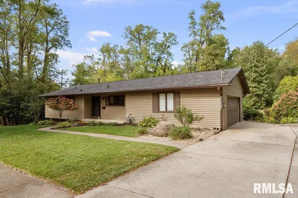 223 28TH AVE, Moline, IL 61265
