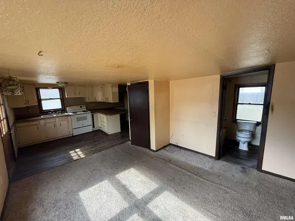 104 W BENNETT ST, Mccausland, IA 52758
