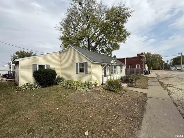104 W BENNETT ST, Mccausland, IA 52758