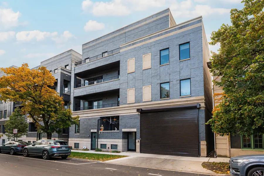 1767 W Rosehill DR #304, Chicago, IL 60660