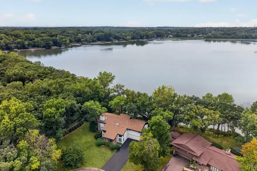 5605 Evergreen LN N, Plymouth, MN 55442