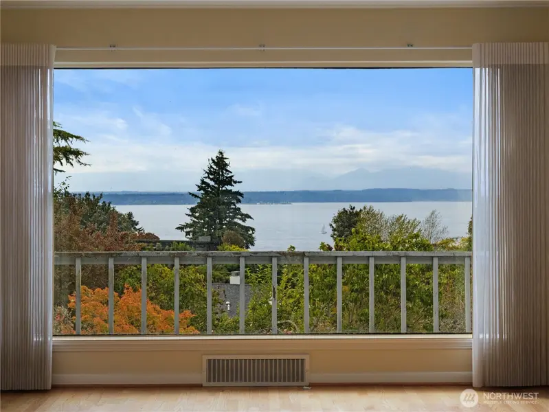 10561 15th AVE NW, Seattle, WA 98177