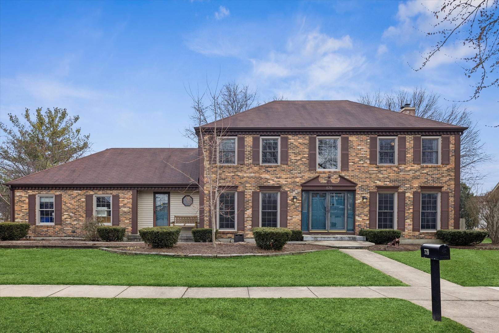 570 Riva CT, Wheaton, IL 60187