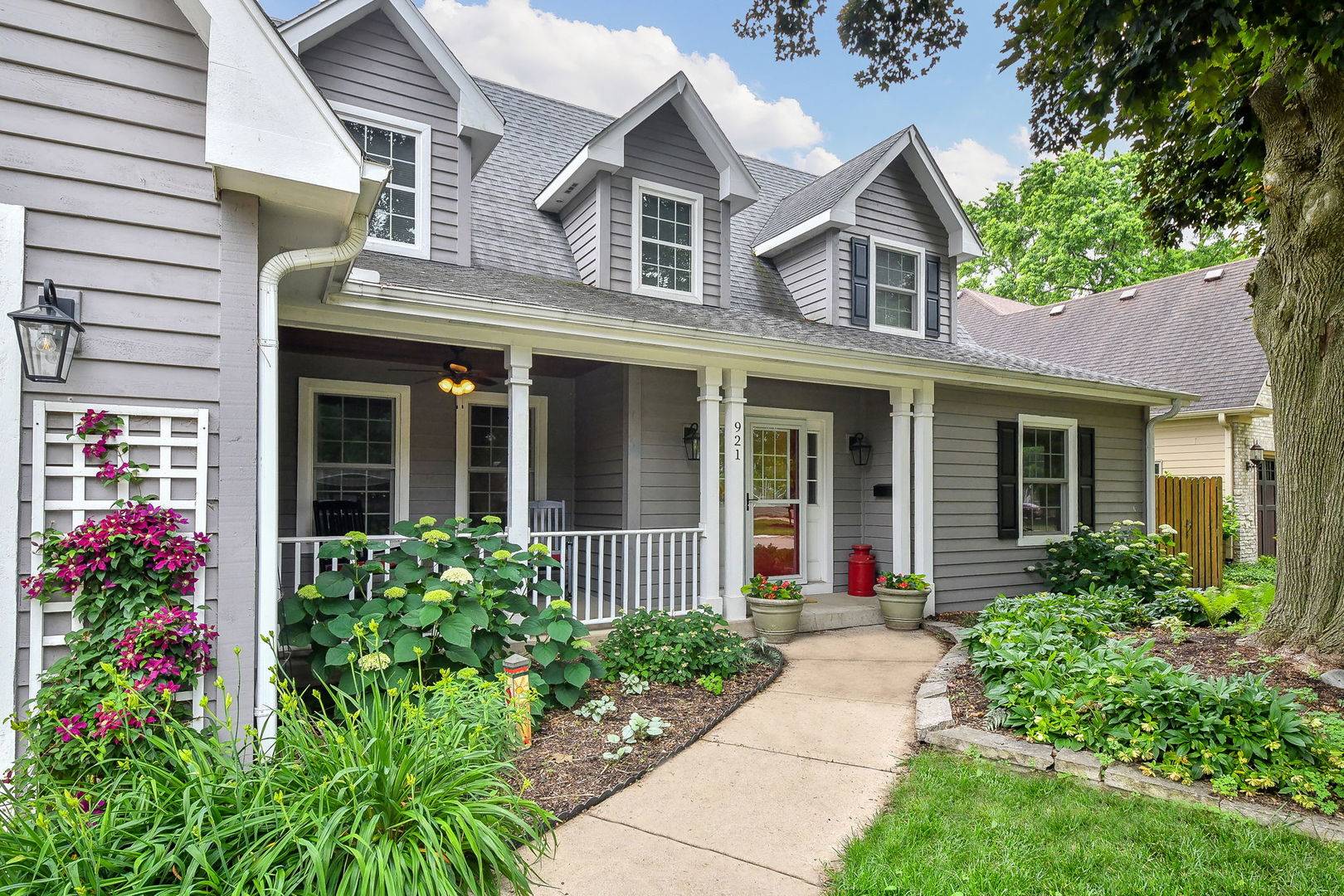 921 James CT, Wheaton, IL 60189