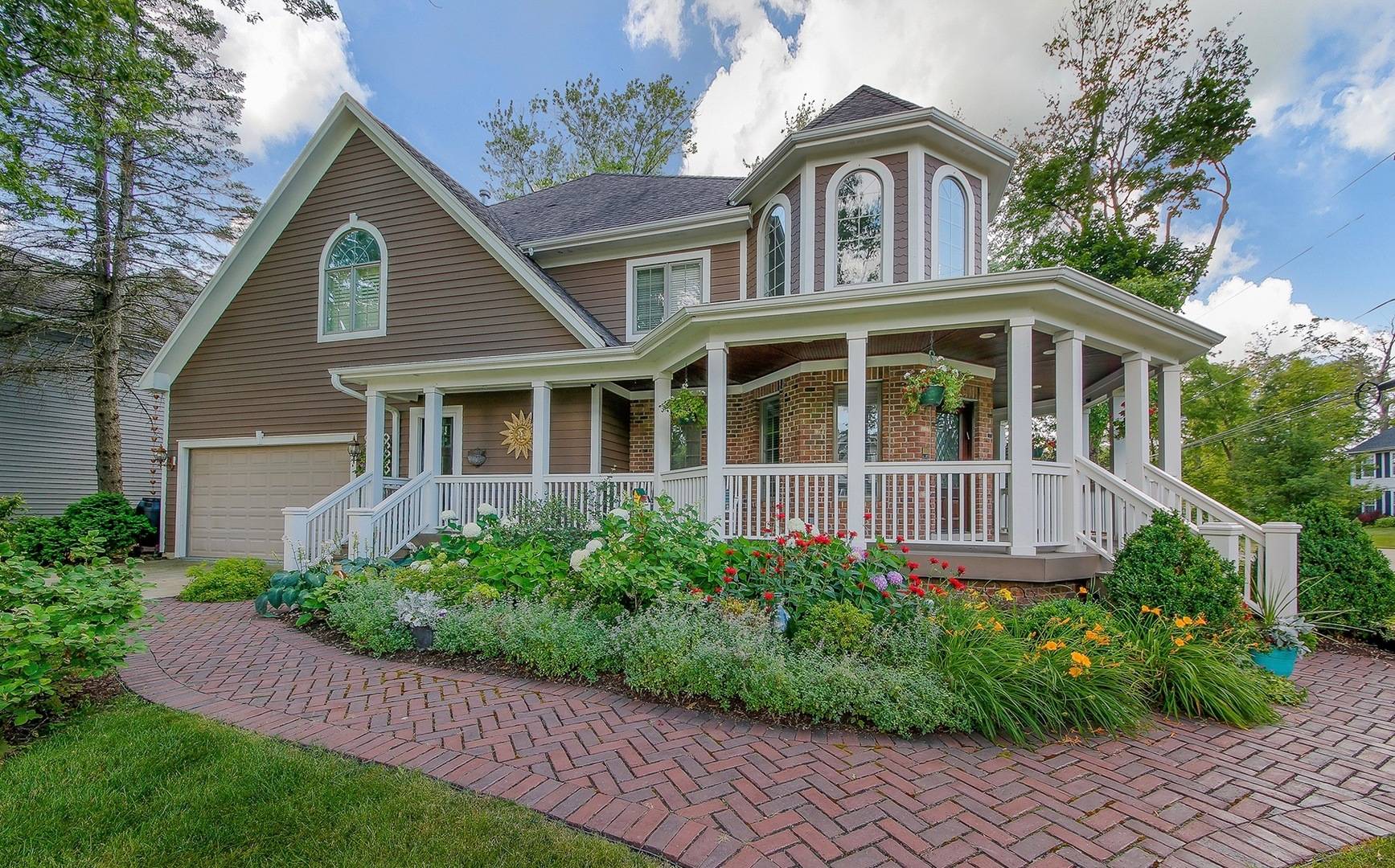 439 Hill AVE, Glen Ellyn, IL 60137