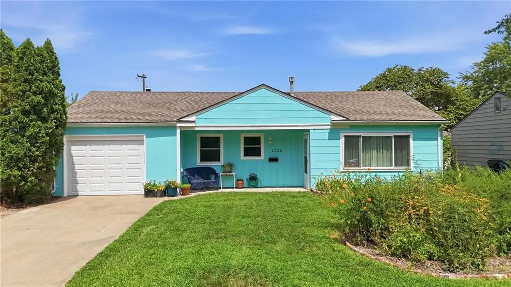 2528 Moundview DR, Lawrence, KS 66049