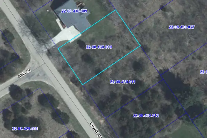 220 Cuyahoga DR, Dixon, IL 61021
