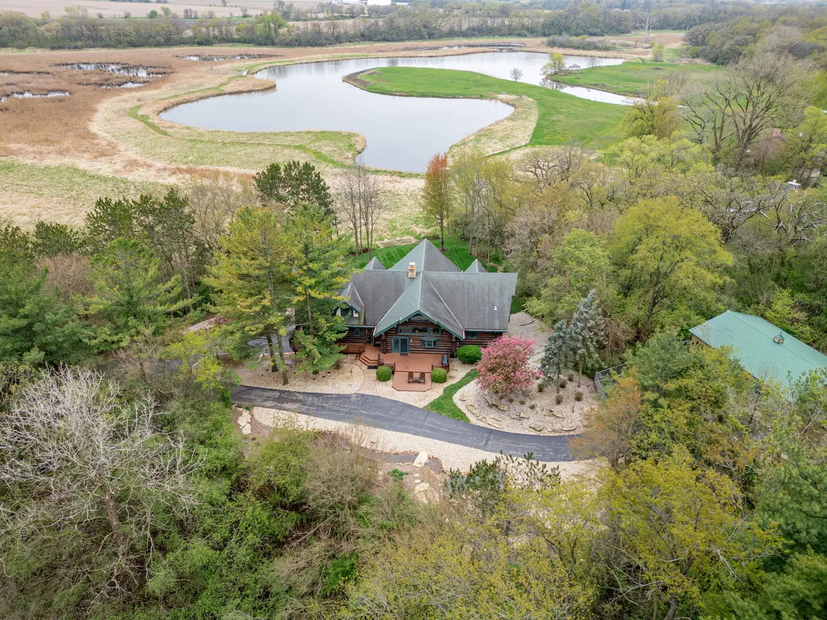 3317 S COUNTRY CLUB RD, Woodstock, IL 60098