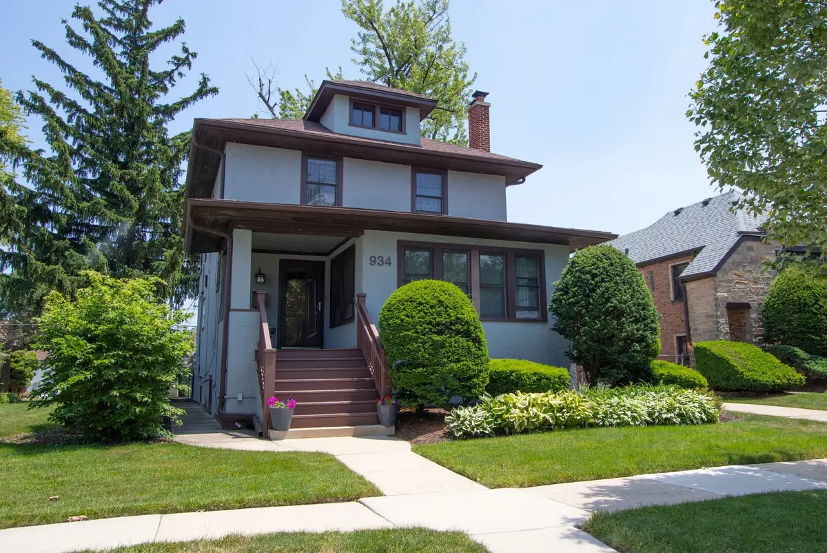 934 N Kenilworth AVE, Oak Park, IL 60302
