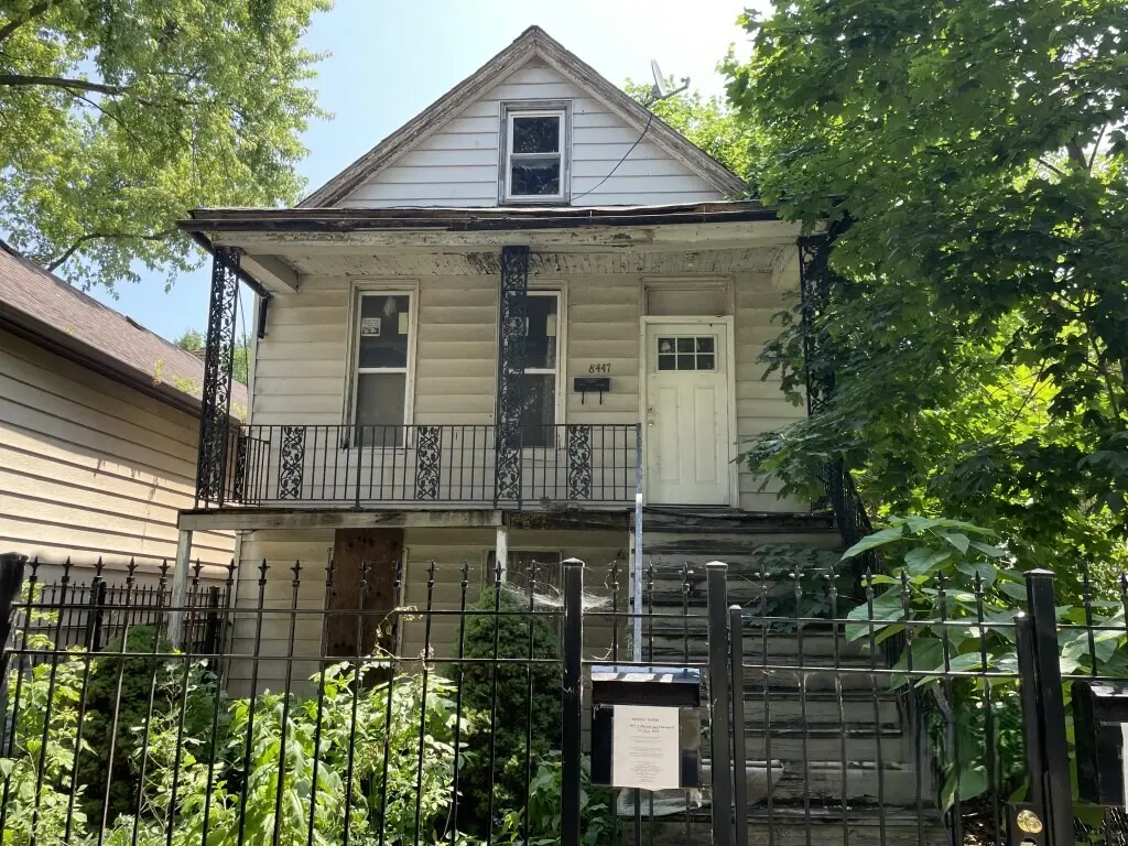 8447 S Escanaba AVE, Chicago, IL 60617