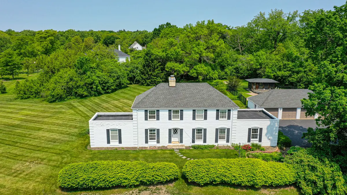 1596 W Palatine RD, Inverness, IL 60067