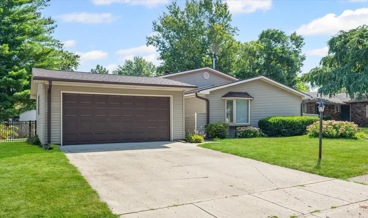 2306 Winchester DR, Champaign, IL 61821