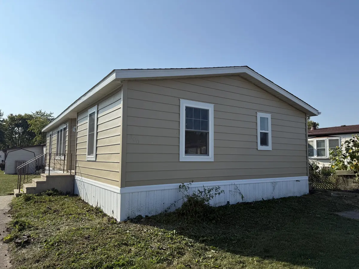 300 Briarbranch TER, Matteson, IL 60443