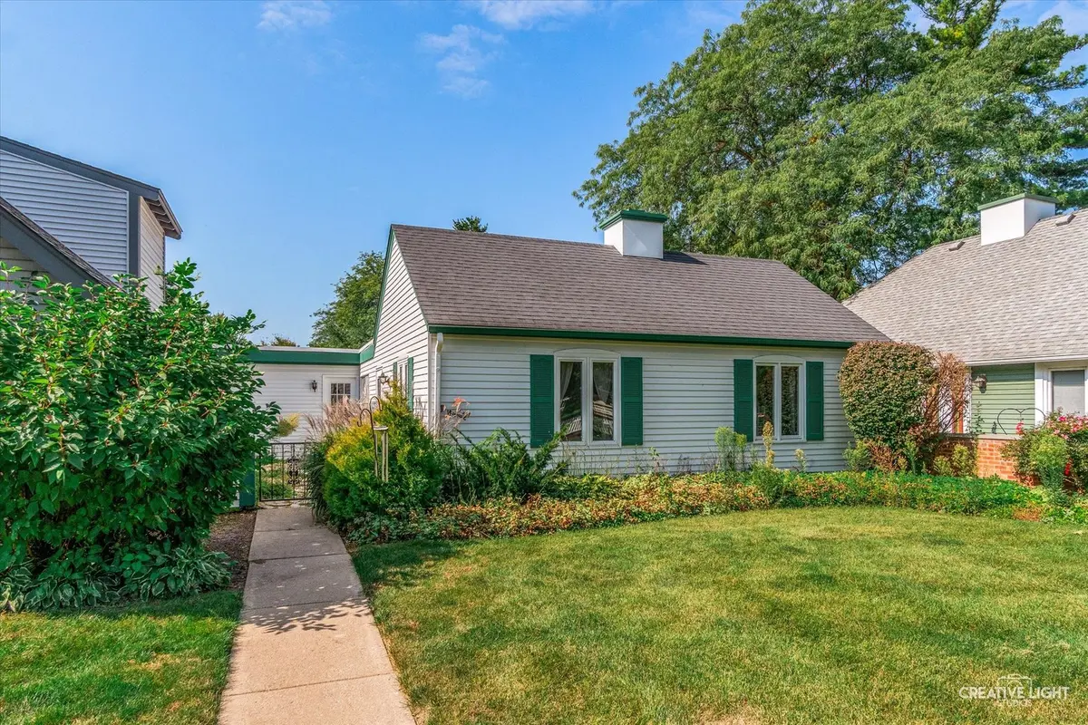 117 Boulder Hill PASS #117, Montgomery, IL 60538