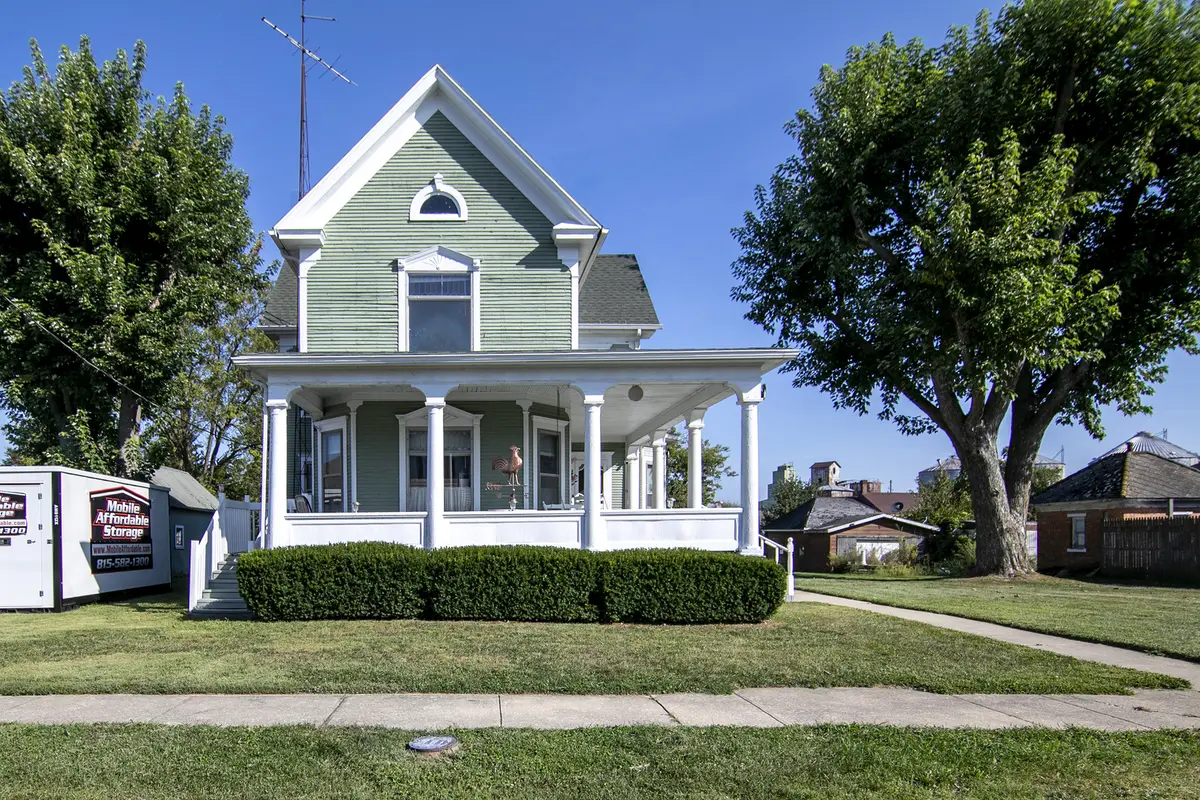 105 W Dorion ST, Beaverville, IL 60912