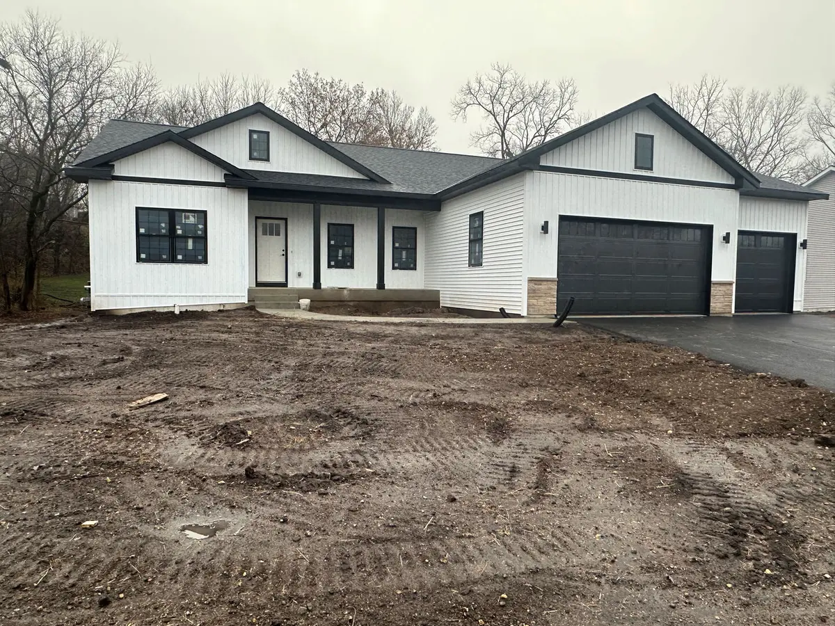 265 Creekside DR, Byron, IL 61010