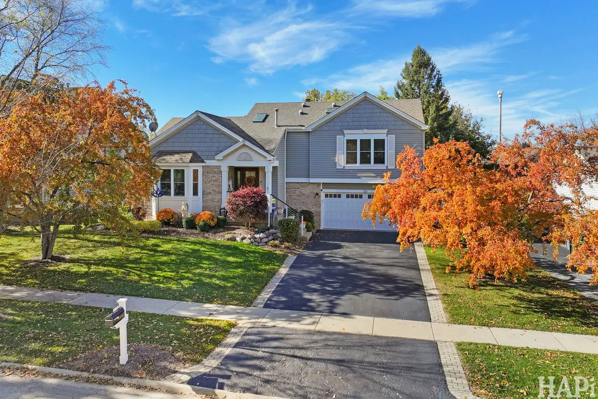 775 White Pine CIR, Lake In The Hills, IL 60156