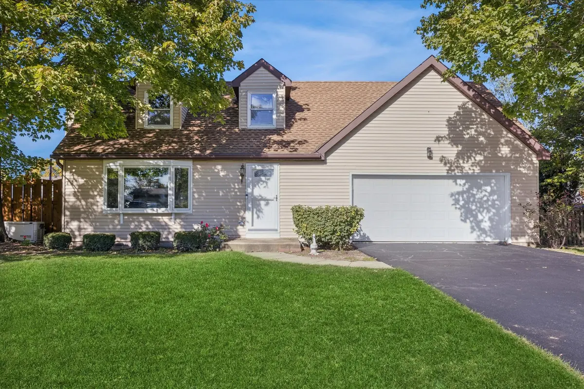 33W208 Bonnie ST, St. Charles, IL 60174