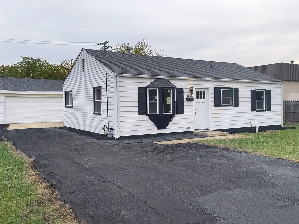 1609 Marlboro LN, Crest Hill, IL 60403