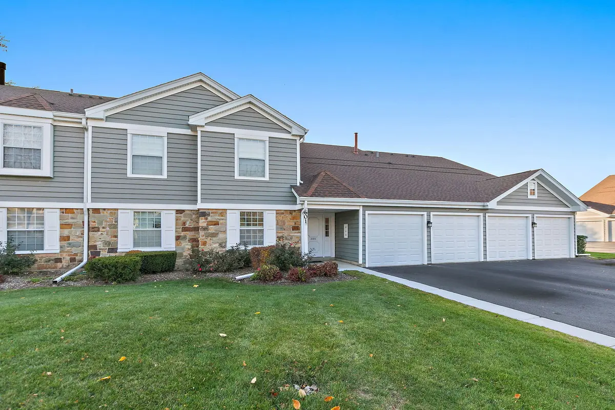 601 Eastview CT #Z1, Schaumburg, IL 60194