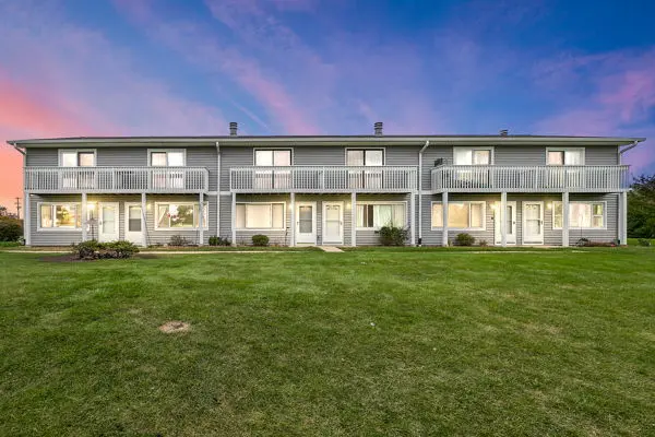 17438 W Walnut LN, Gurnee, IL 60031