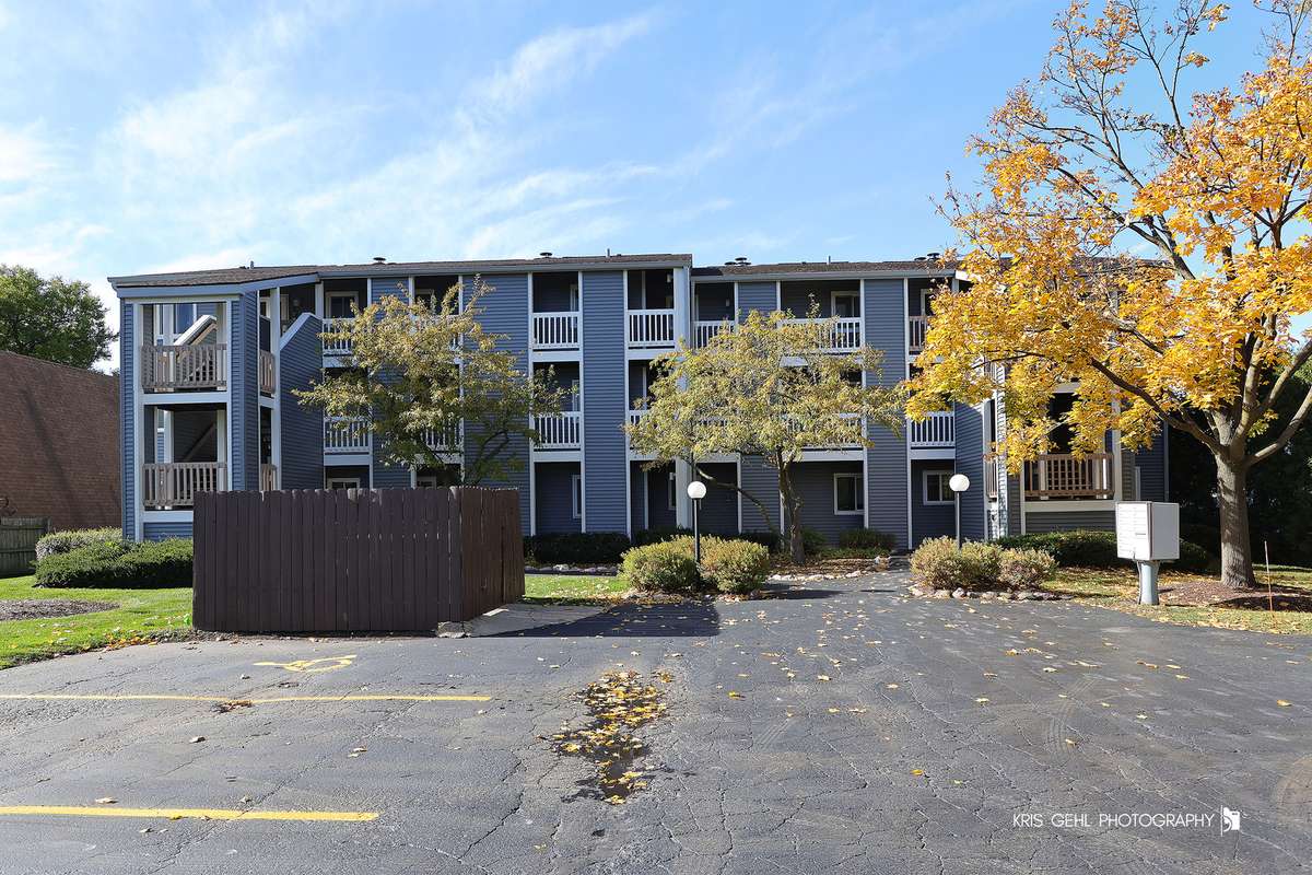 52 N Pistakee Lake RD #8, Fox Lake, IL 60020