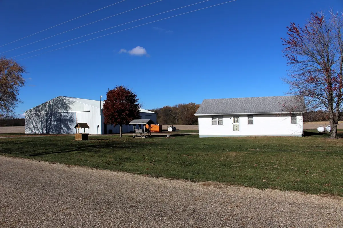 17395 Swisher Hill RD, Dewitt, IL 61735
