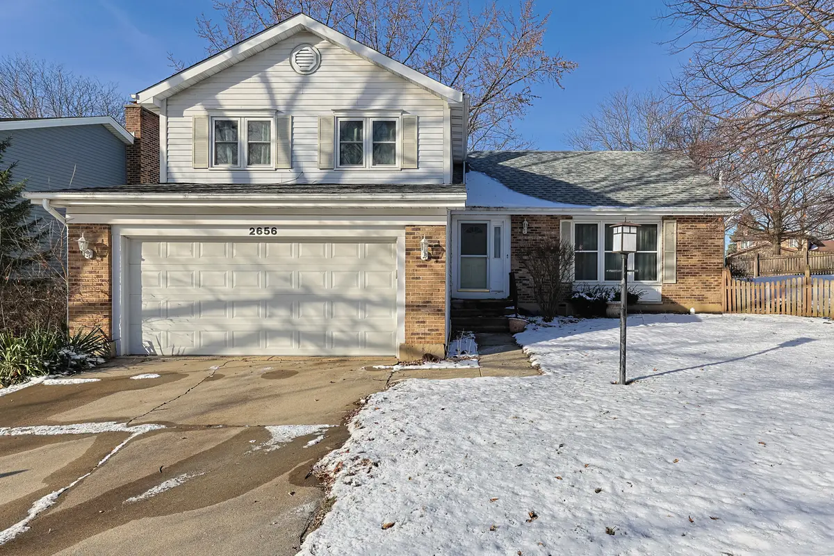 2656 Bloomfield DR, Lisle, IL 60532