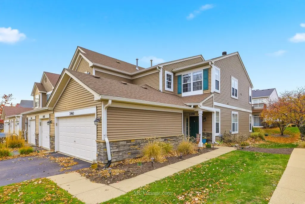 2460 Golf Ridge CIR #2460, Naperville, IL 60563