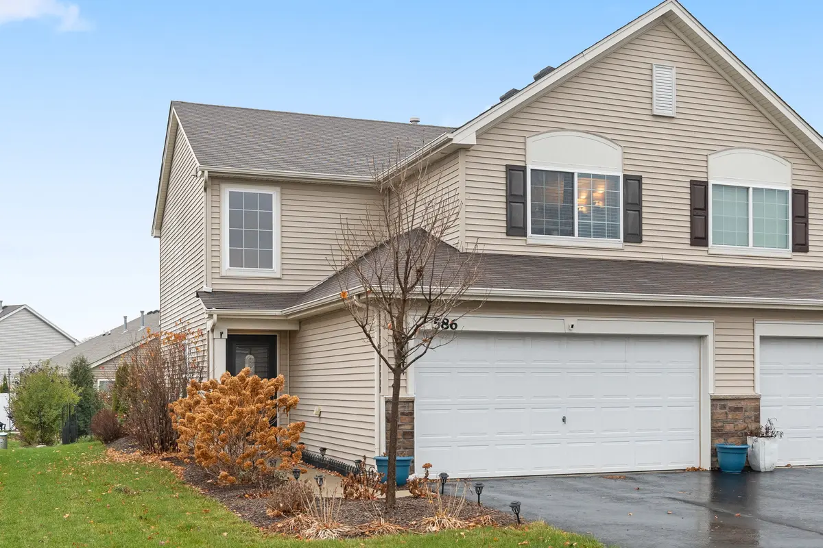 586 Vine ST, Hampshire, IL 60140