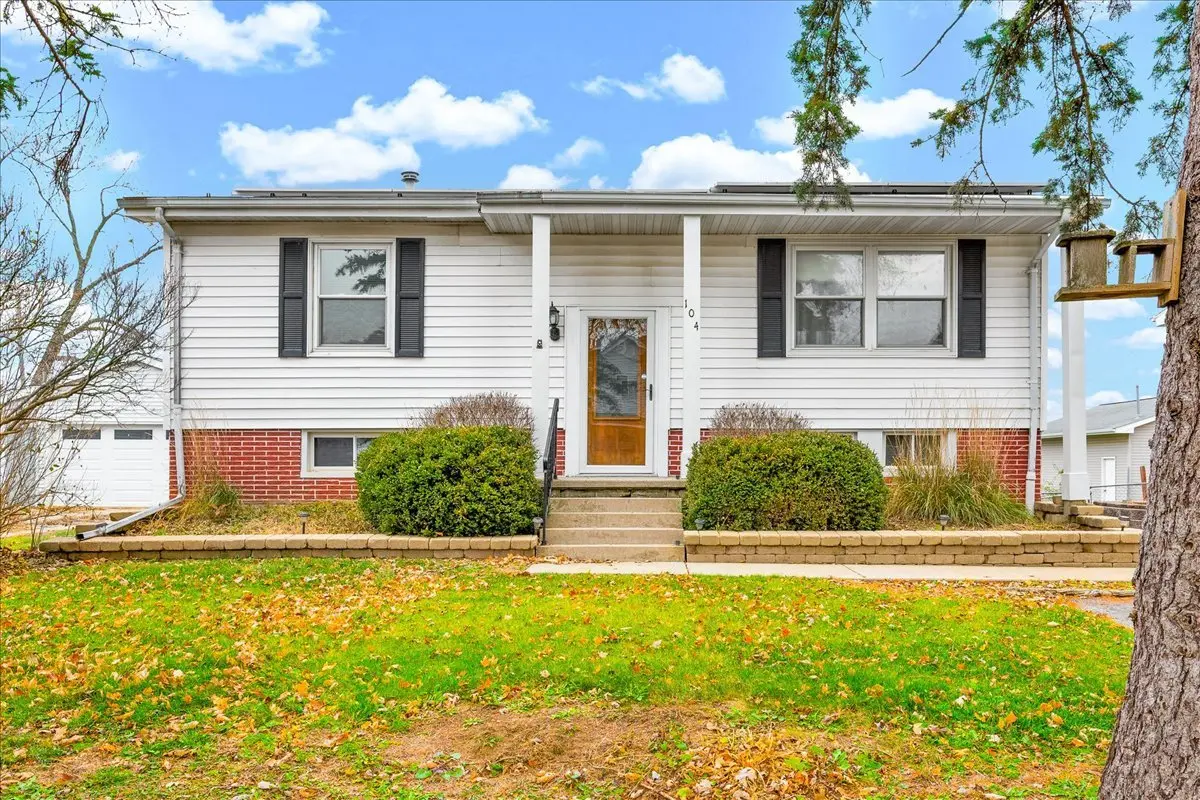 104 E Douglas ST, Carlock, IL 61725