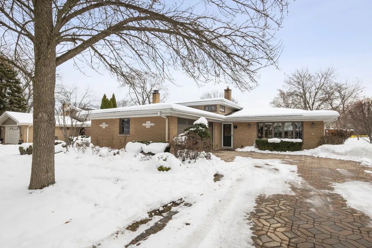9 Merry CT, Countryside, IL 60525