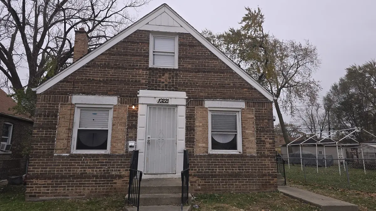 10221 S Hoxie AVE, Chicago, IL 60617
