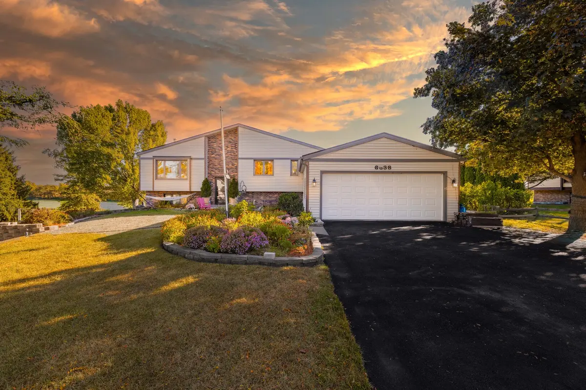 6338 Thicket LN, Cherry Valley, IL 61016