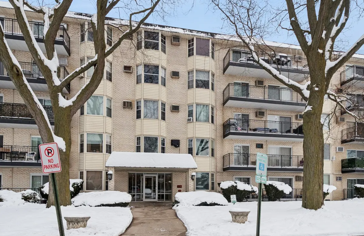 5506 N Lincoln AVE #415, Morton Grove, IL 60053